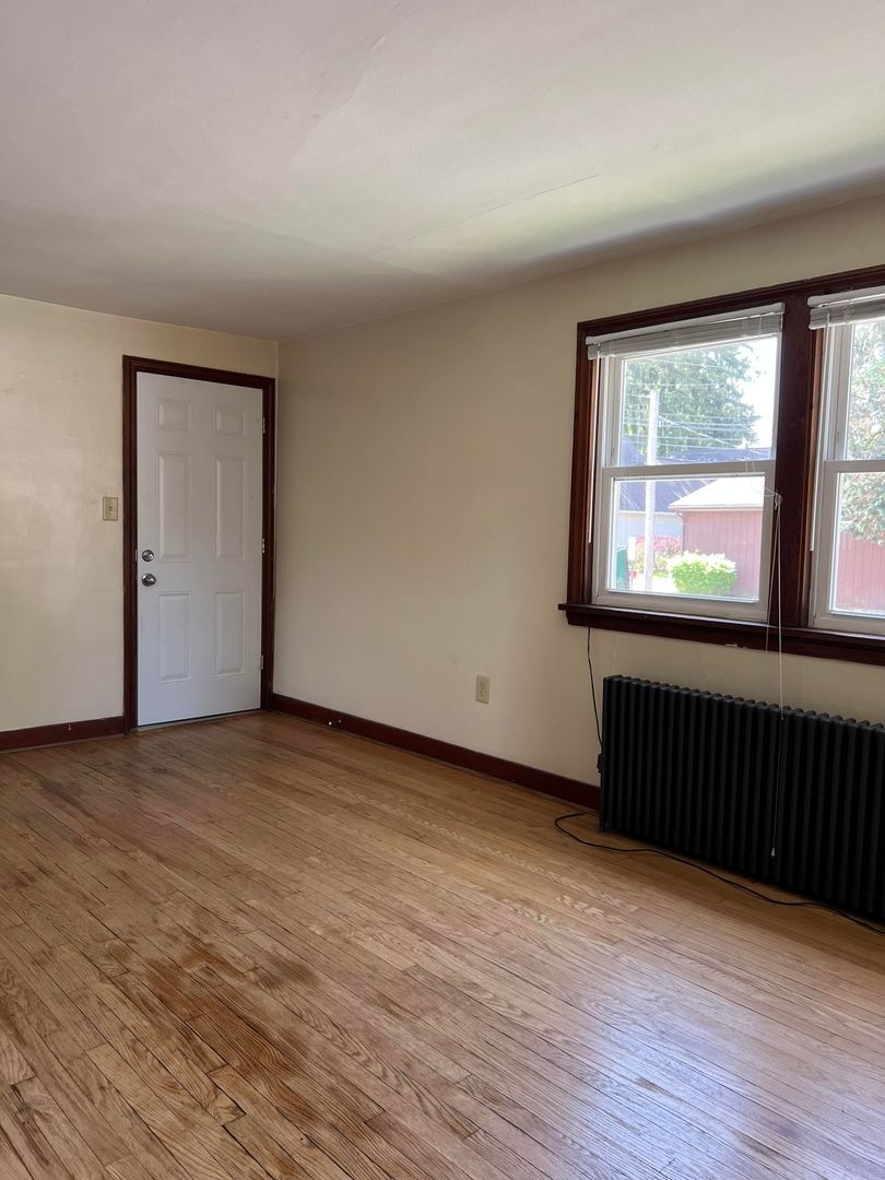 Spacious 1 Bedroom Near Penn State Campus