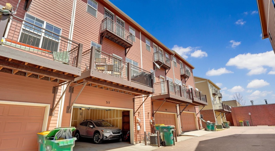 Immaculate Furnished 3 Bedroom Townhome Near Downtown COS