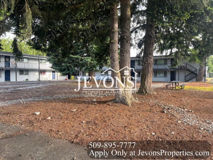 Apartment near Lakewood Towne Center Shopping Mall - Jevons Property Management