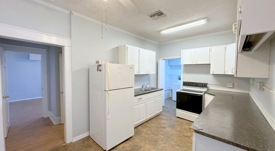 Cozy 2BR/1BA Duplex in South Tampa Plant HS District with Covered Parking