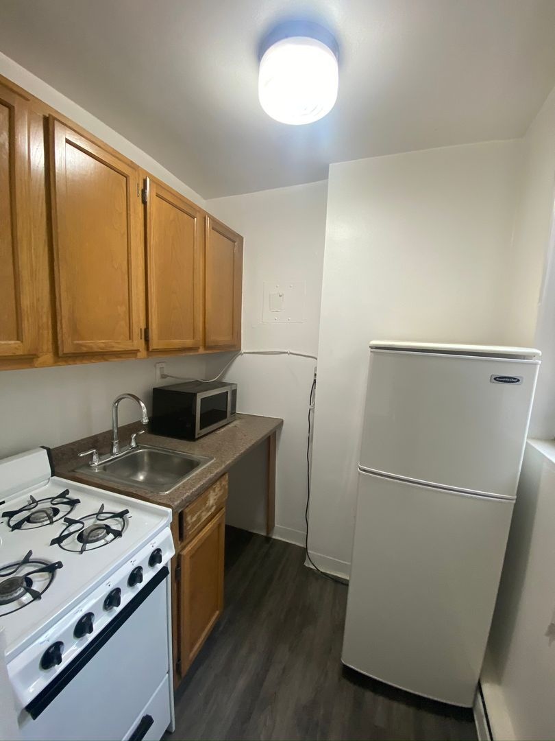 Great studio at River Place for $1500, ALL UTILITIES INCLUDED