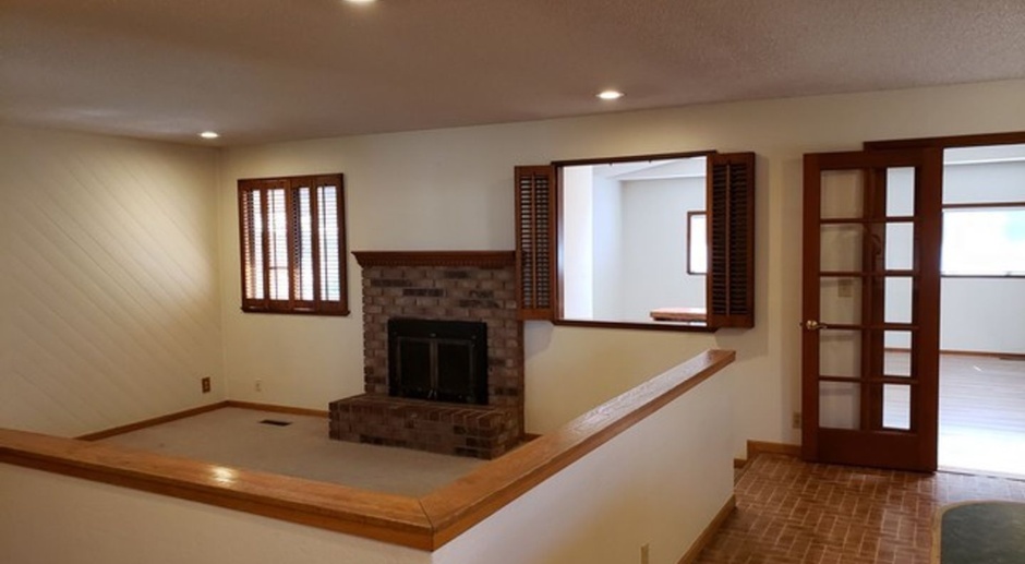 <b>Northwest Reno Three Bedroom Home with Washer/Dryer.<br><br>