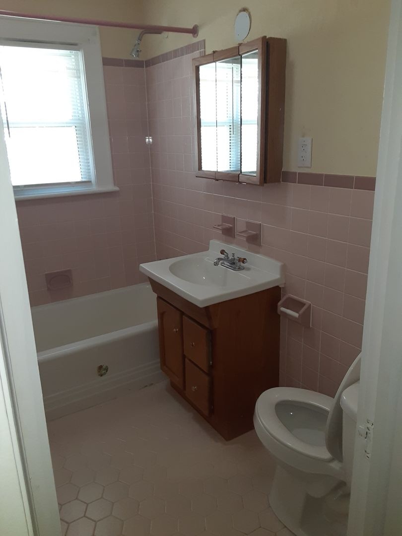2 BR 2 Bath, single family home in Portsmouth