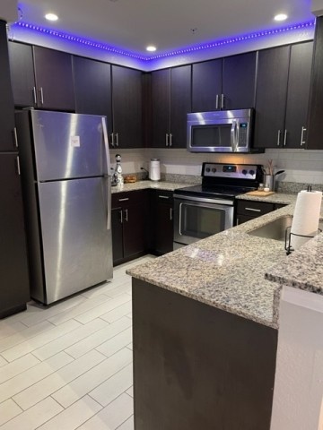 1 BEDROOM SUBLEASE IN 3 BD APARTMENT- 1200-private master suite in a 3 bedroom at Modera douglas station. private deck and great amenities