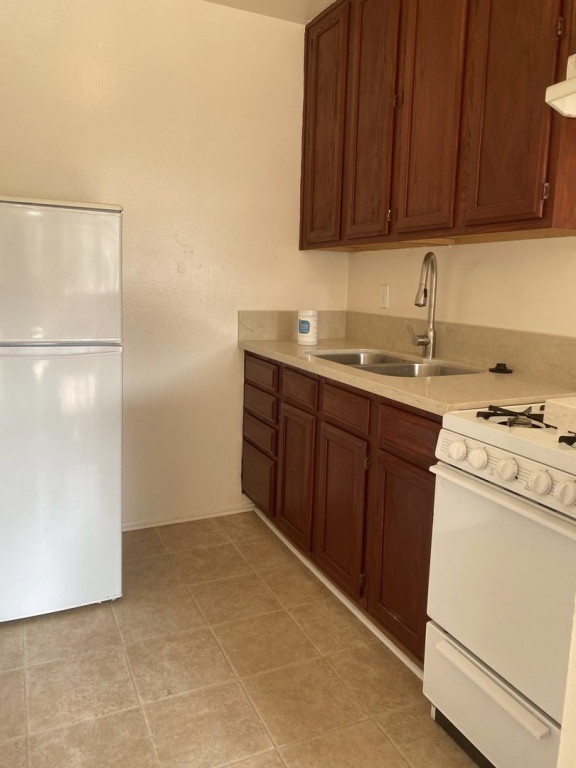 USC off campus housing furnished studio for summer sublease 