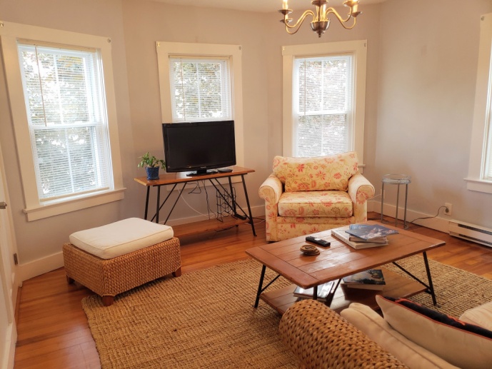 2+ Bed/1 Bath FURNISHED, RWU Law Students, 8/22/22 - 5/2023- 9 mo Lease, Historic Section of Bristol, RI, HUGE Gardens/Backyard
