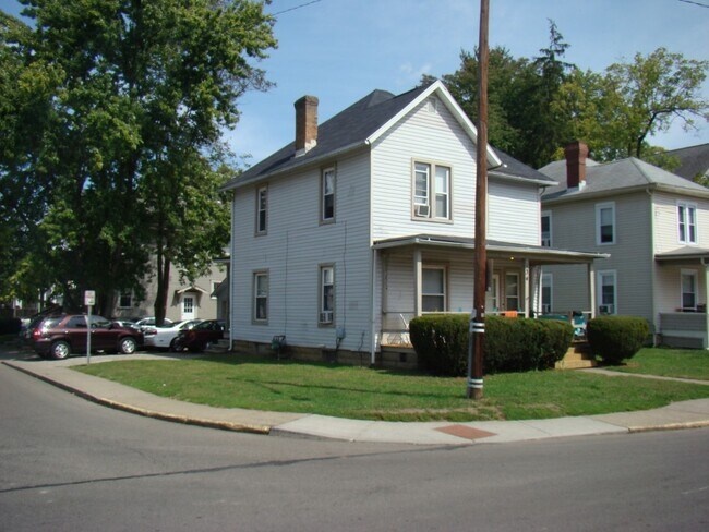 Ohio University 134 Mill Street College housing (1 room sublet)