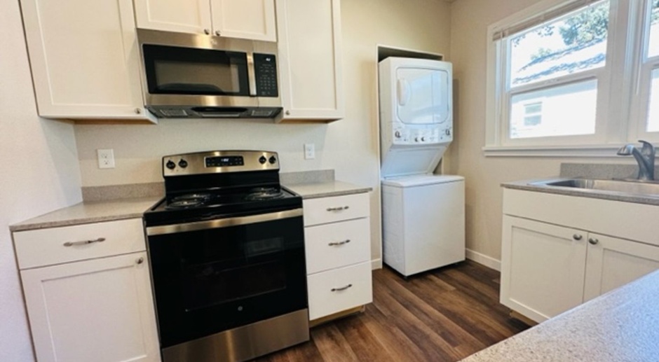 Adorable remodeled 2 bedroom 1 bathroom duplex available! 