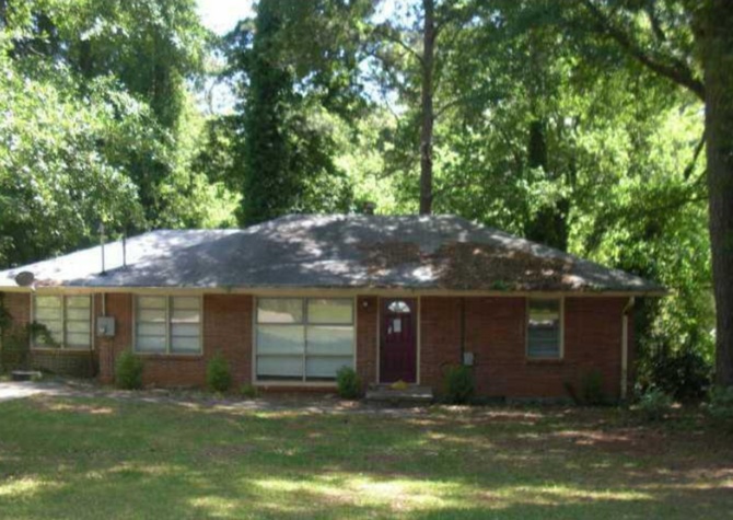 Houses Near 3 bed and 1.5 bath in Decatur!
