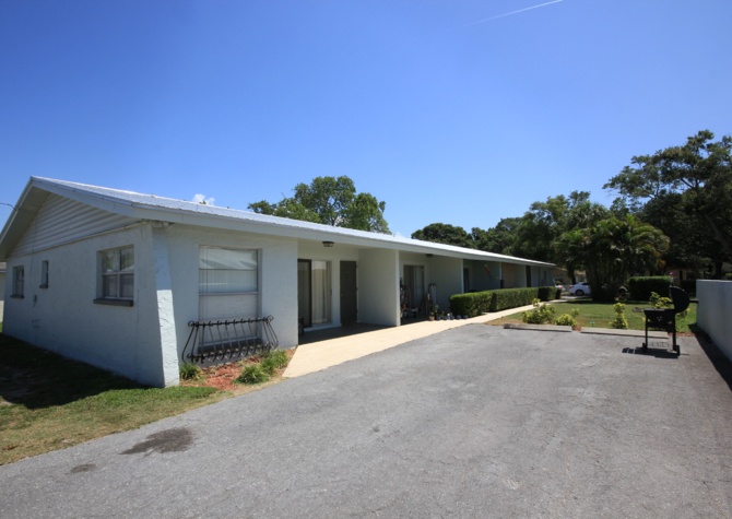 Houses Near 1/2 OFF 2nd MOS RENT - LOVELY 1 BEDROOM in ST. PETE! - NO CARPET!
