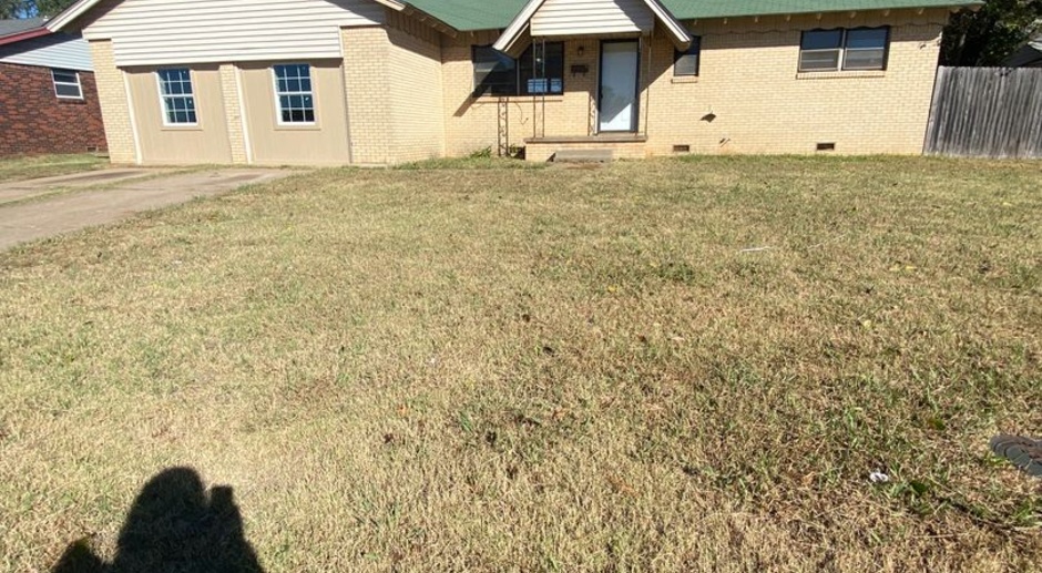  5 BED HOUSE in MOORE