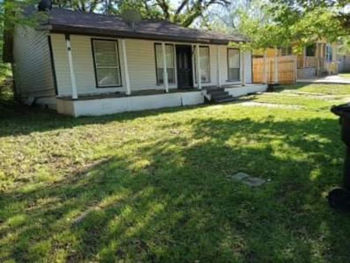 Available Now! 3 Bedroom 2 Bath in Denison