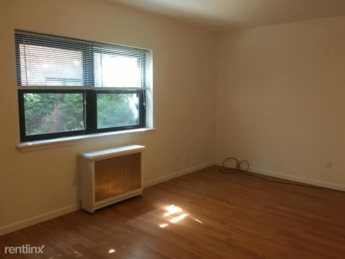 Lovely 1 Bedroom Apt in Walk-up Building-Laundry Onsite-Located in Heart of Harrison -Commuter Dream