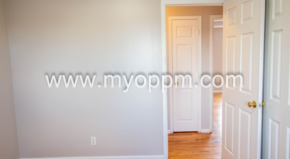 Available NOW! 3 Bedroom / 2 Bathroom Home | Northwest Omaha