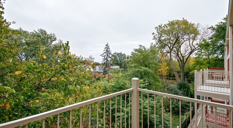 STUNNING PORTAGE PARK 2 BED 2 BA WITH CONDO QUALITY FINISHES