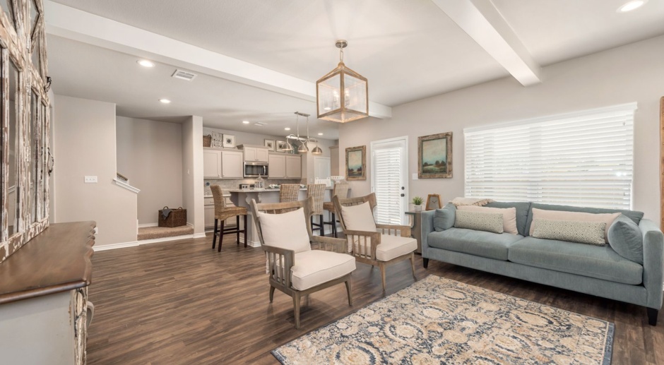 AUGUST PRE-LEASE Gorgeous 3 Bed, 3.5 Bath Townhome at Pershing Pointe Villas